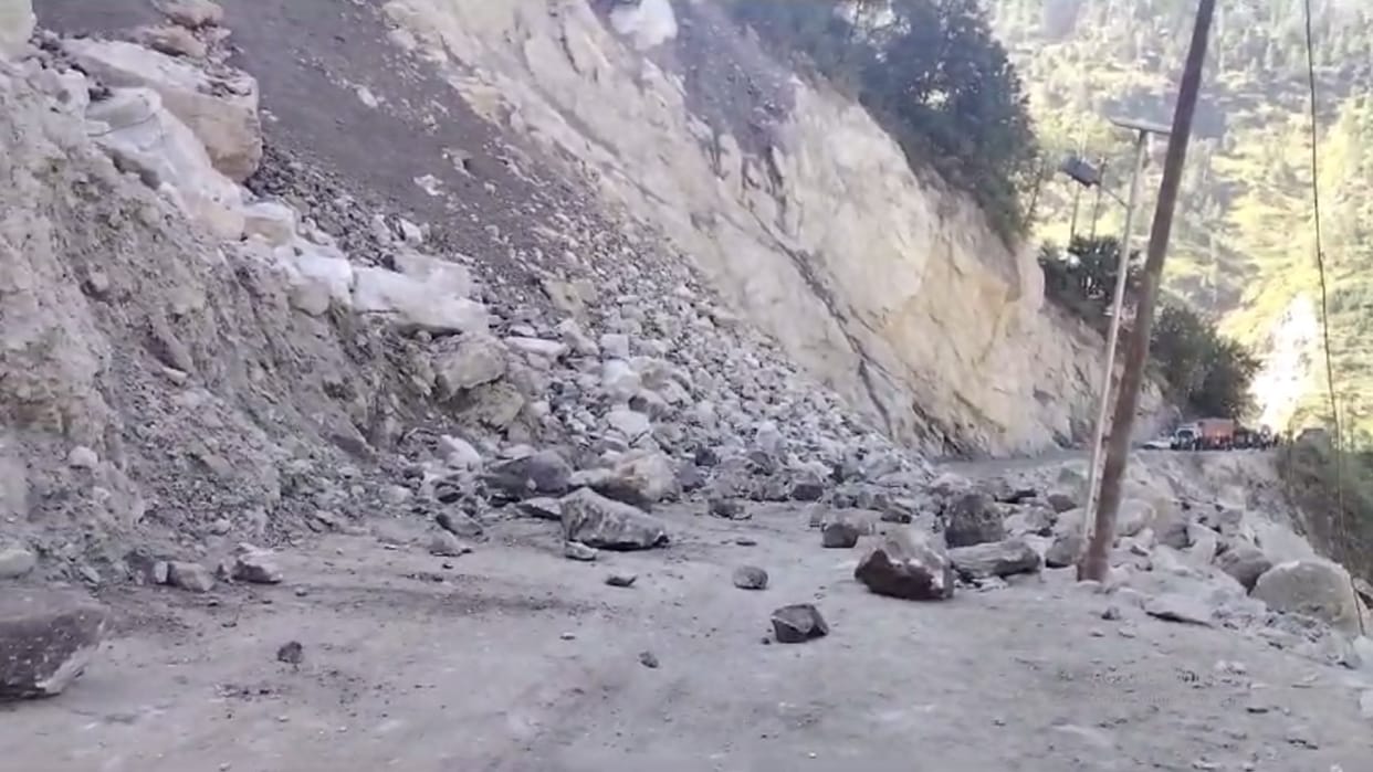 Kinnaur News: Landslide Near Nigulsari Kinnaur National Highway Five Blocked