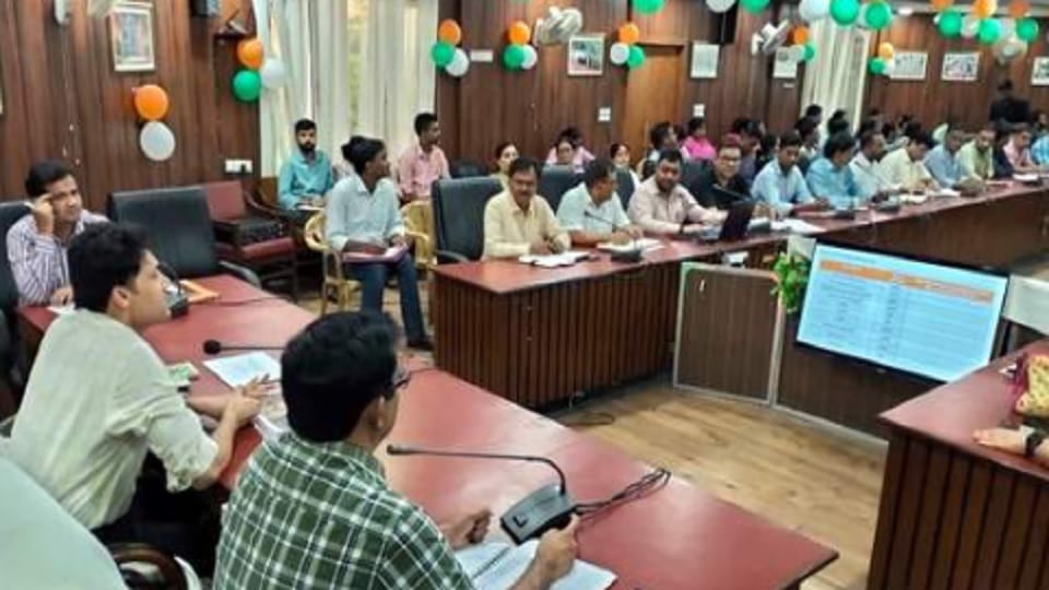 Rampur: Shahbad CDPO removed from CDO due negligence, salary two employees stopped