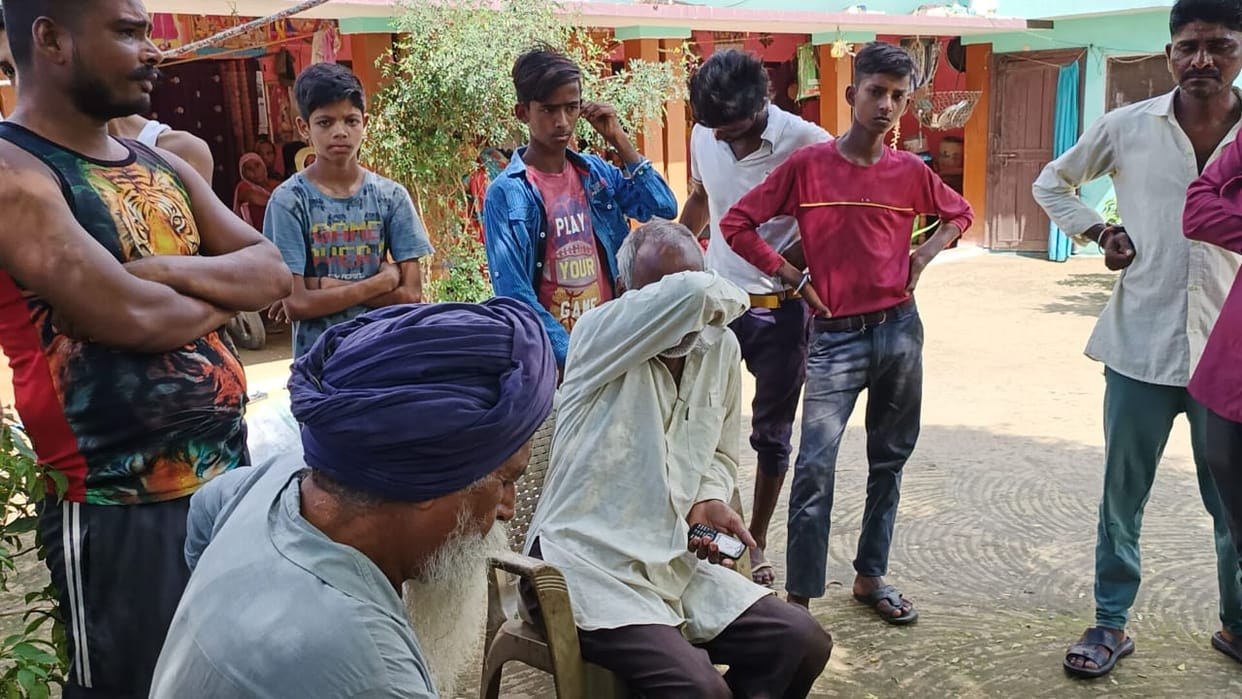 Varanasi road accident Brother wept after seeing the bodies of younger and elder brother and two sisters-in-l