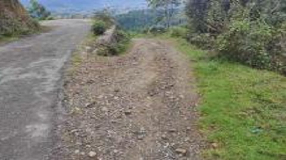 Even after 10 years, one and a half kilometer road could not be built in Lamkaniya village at Champawat