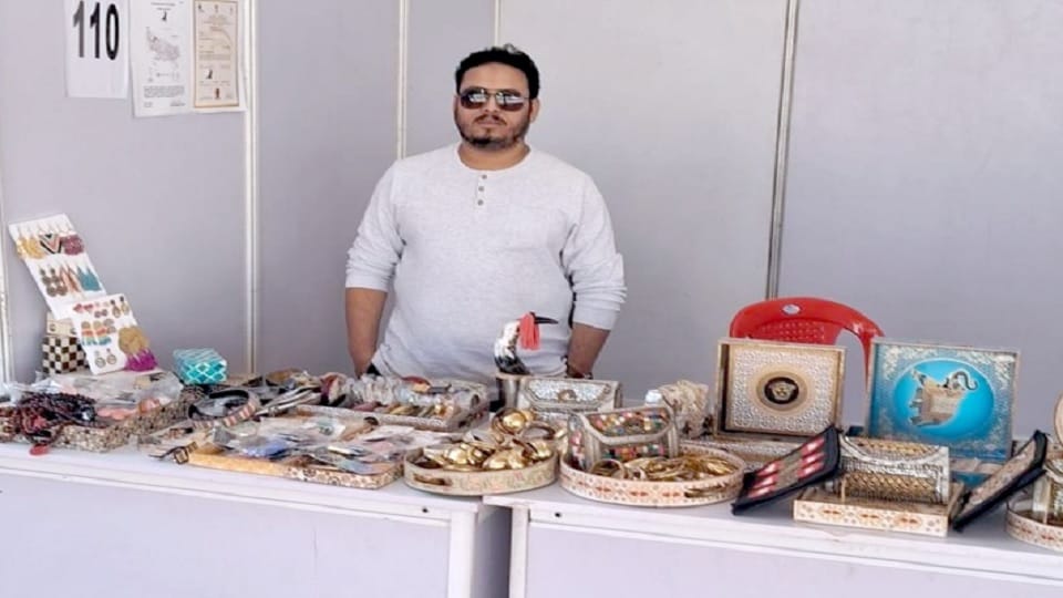 Handicraft: Sambhal jewelery first choice of Kashmiri women, tourists are buying horn products extensively