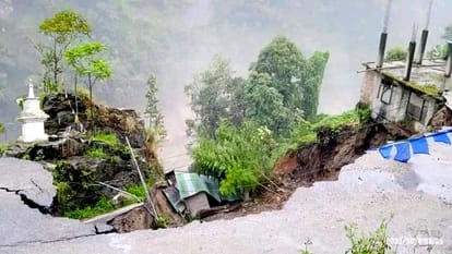 सिक्किम में बाढ़ से भारी तबाही।