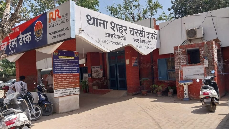 Thief trying to pick pocket of protesting farmers leader in Dadri was caught on spot