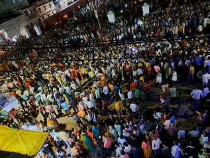 Ramnagar ki Ramlila 8th dayFeet of four daughter in law lying in  courtyard of Ayodhya