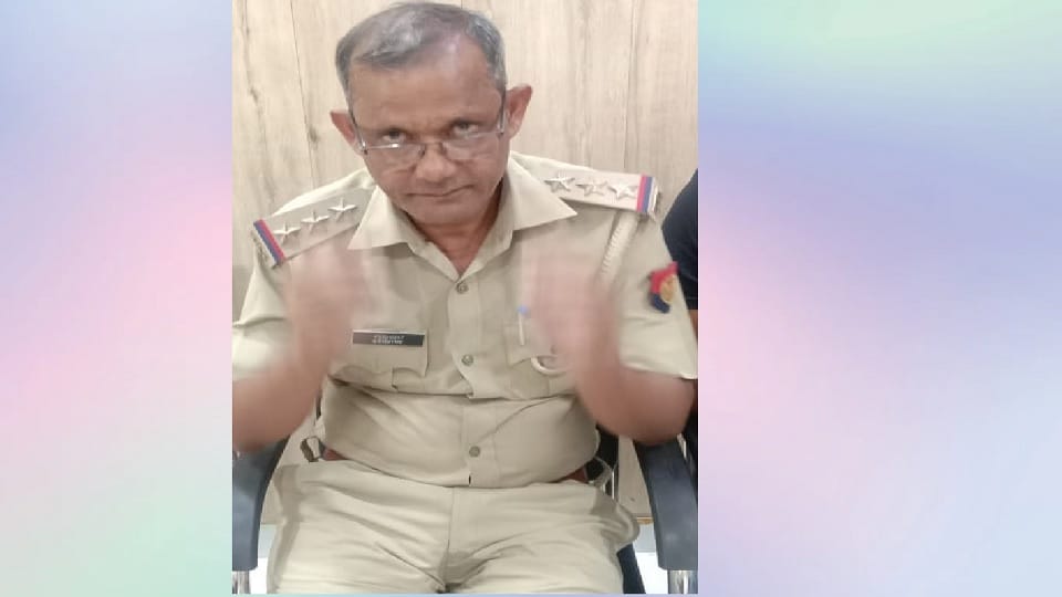 Moradabad: Inspector posted in crime branch arrested for taking bribe, seven thousand rupees recovered