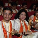 मेडल पाकर चमके चेहरे