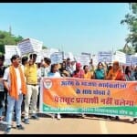 भाजपा की संभावित सूची का विरोध करते हुए कार्यकर्ता