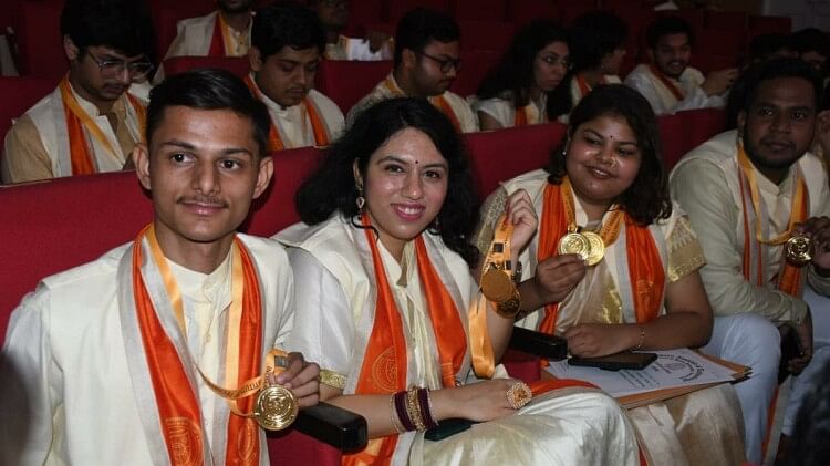 Iit Bhu 12th Convocation: The Faces Of The Meritorious Students Shined ...