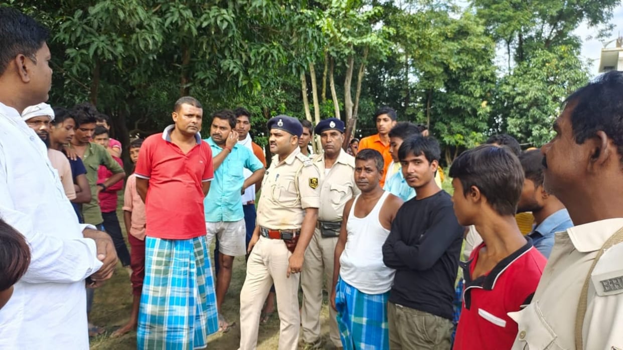 A child's leg slipped while seeing fish hunting in river in Bettiah, disappeared in rapid water flow