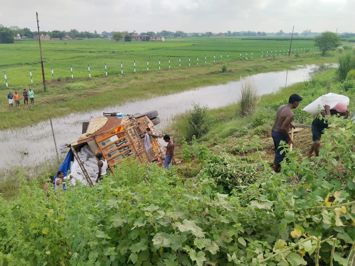 Truck laden with sugar overturns after being hit by truck on purvanchal expressway laborer killed and two inju