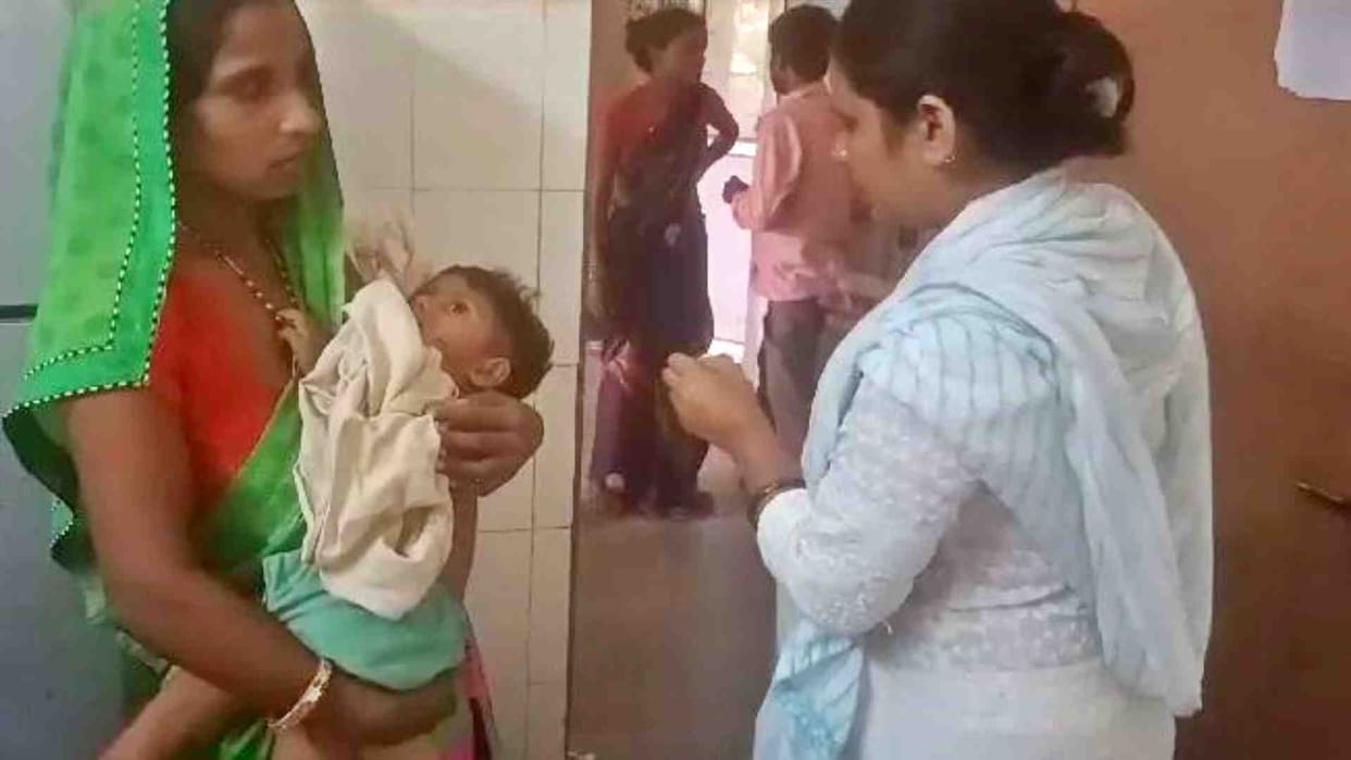 A dog scratched a four year old girl playing in the Dholpur courtyard and caused her to bleed to death.