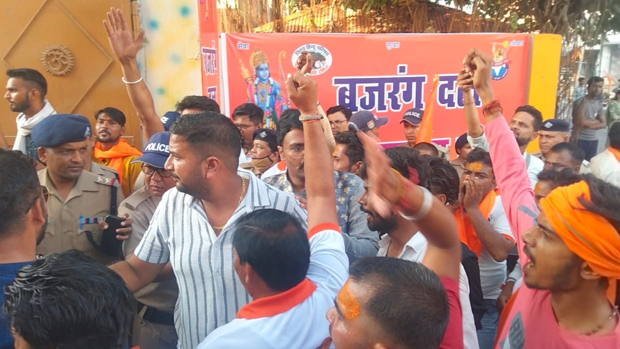 Haridwar News CM Dhami reached Bajrang Dal Shaurya Jagran Yatra uproar when workers waved swords