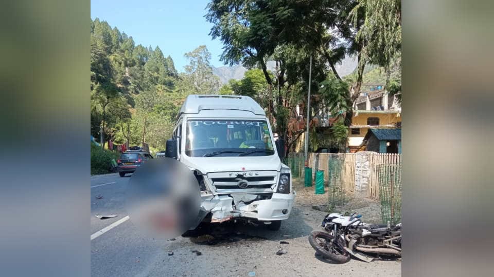 Badrinath Highway Accident tempo traveller and bike collision in Bihari three youth died