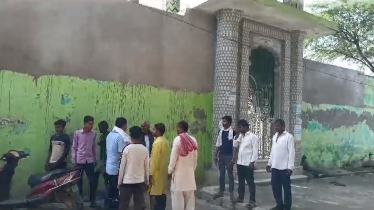 Dholpur After afternoon namaz in Rajkheda there was fierce fight between two groups of same community seven in