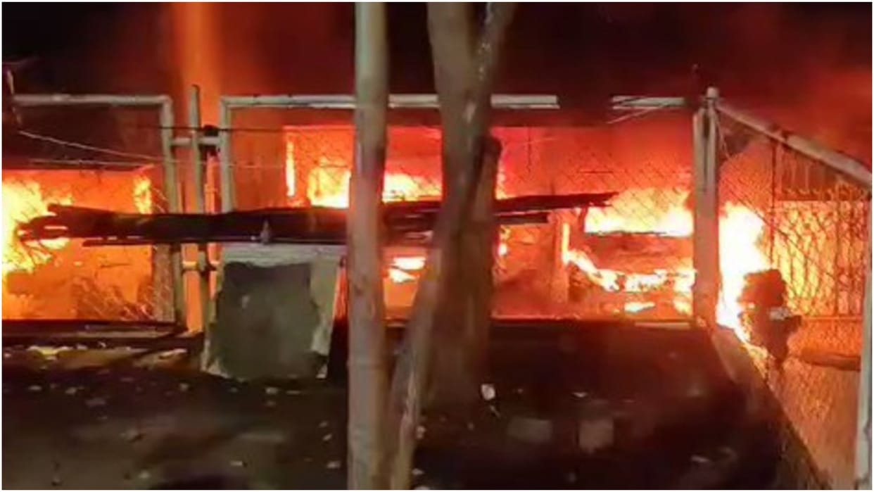 Fire broke out in building in Goregaon Mumbai  family contemplated jumping out of window to escape flames