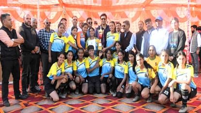 Shimla News: Una defeated Kullu and became the winner of Inter College Women's Football Competition