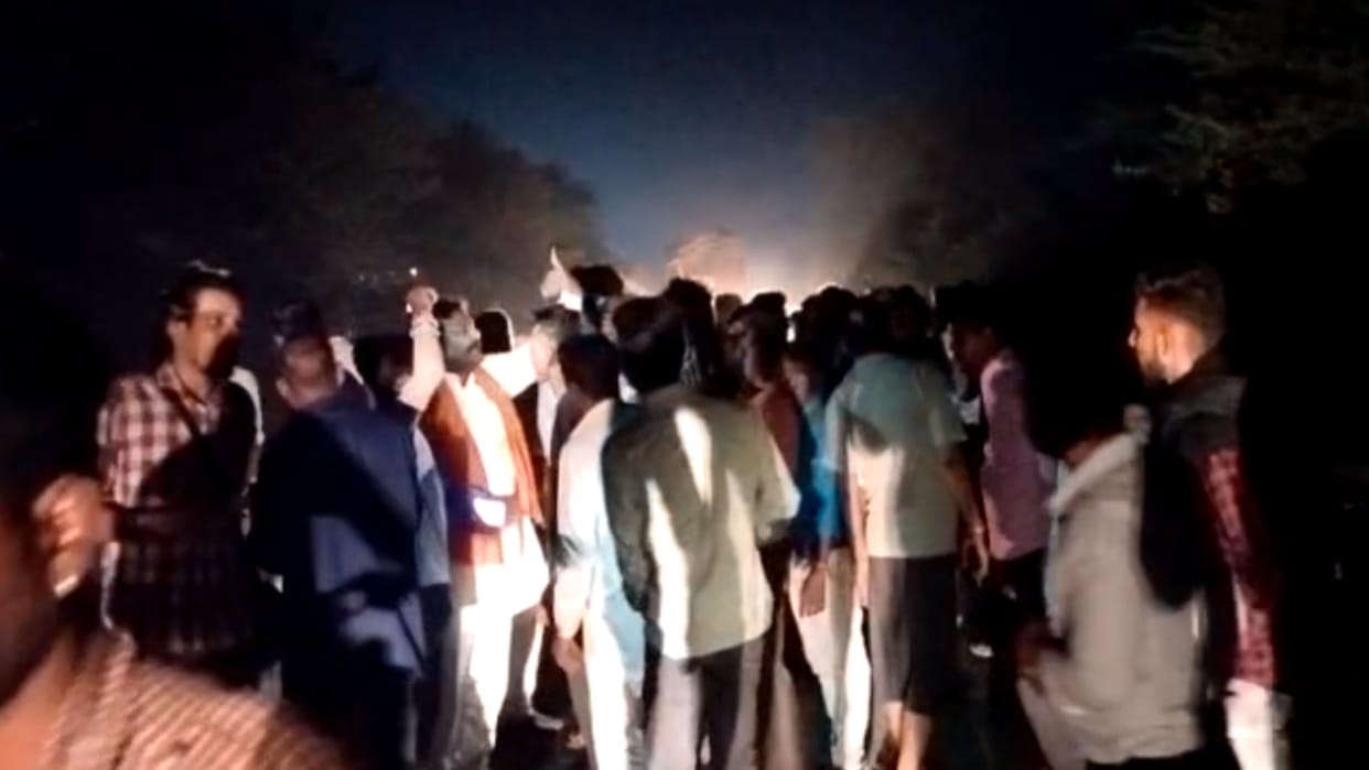 MP News: After colliding with a tractor, a truck crushed people walking on the roadside, four died