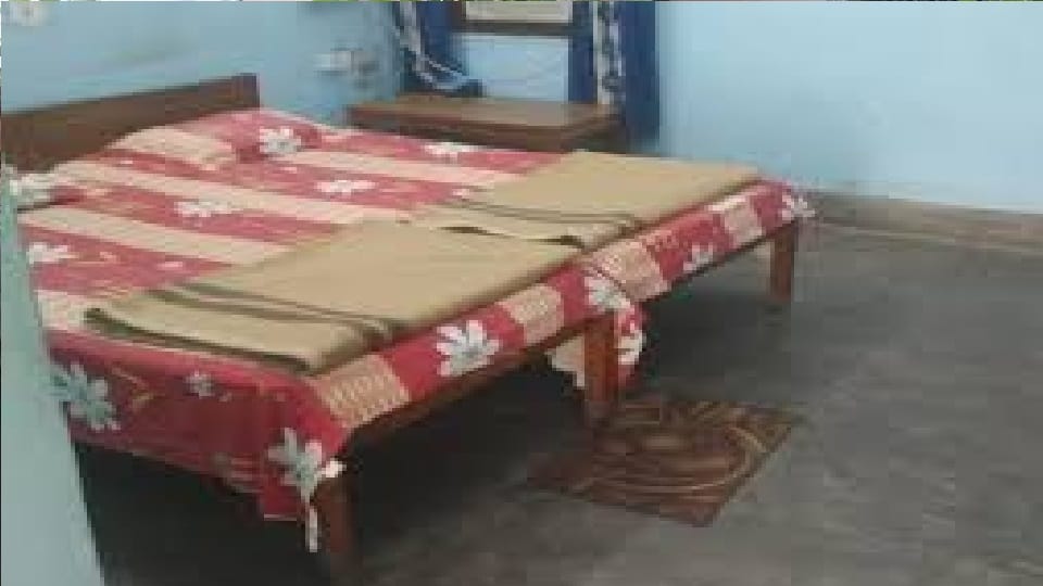 Girls forcibly searched PG rooms in search of boyfriend in Noida
