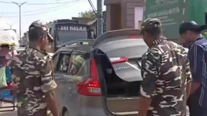 सोनौली सीमा पर वाहनों की जांच करते एसएसबी जवान।