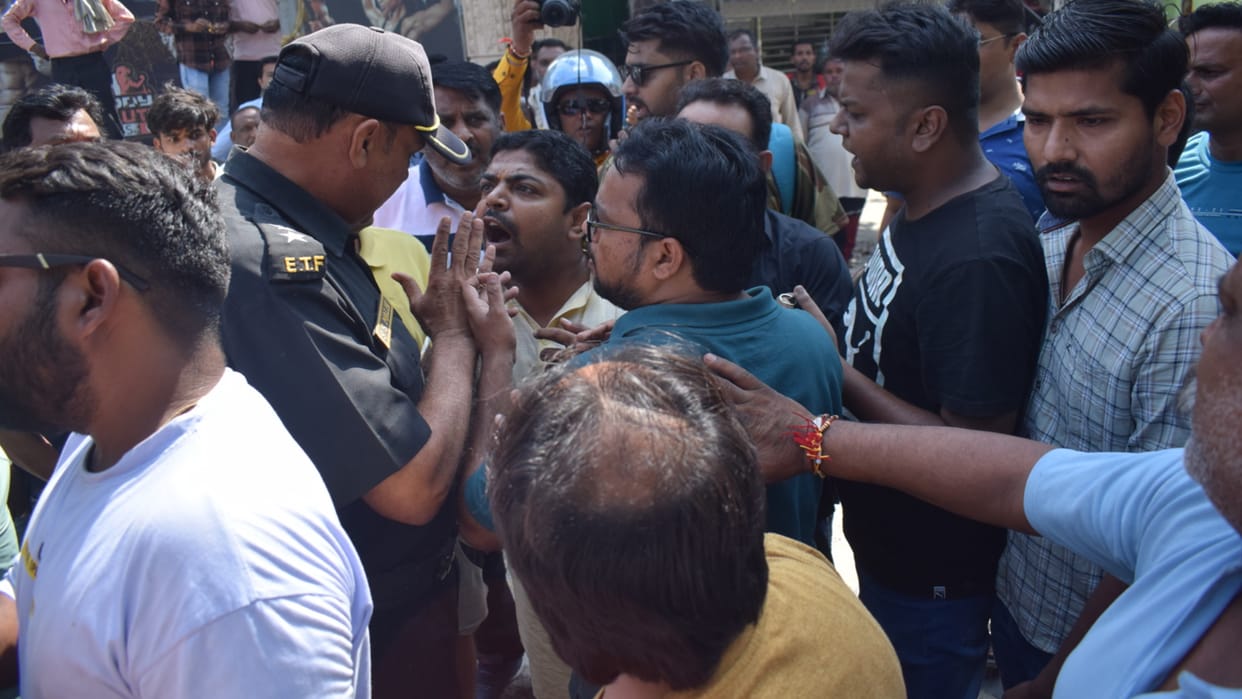 Municipal Corporation enforcement team beat up BJP councilor Uttam Saini in Meerut and five people injured