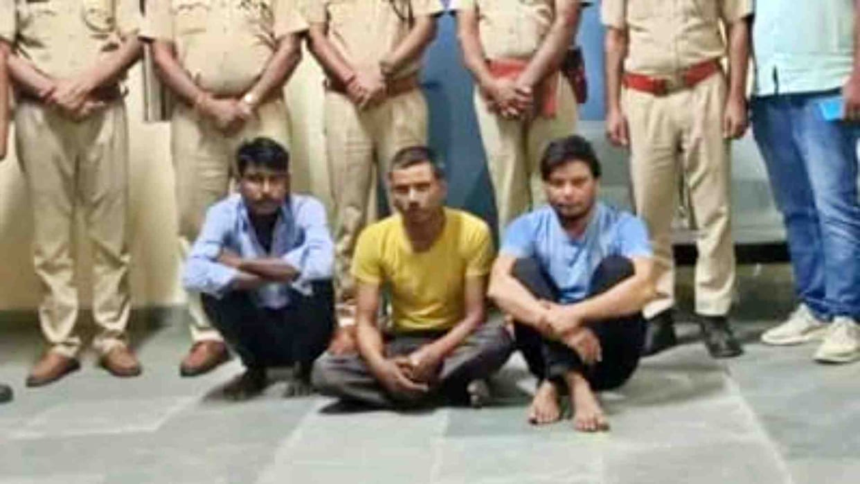 In Jaipur, wife and lover killed a man by crushing him with stones