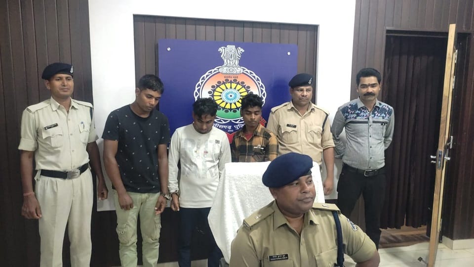 पुलिस की गिरफ्त में आरोपी