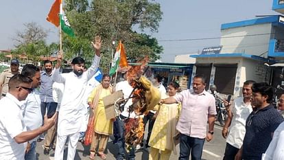 Dehradun News Congress Workers Angry and Protest over indecent poster of Rahul Gandhi