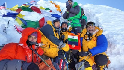 BSF Team scale world eighth highest peak Mountain Manaslu in Nepal