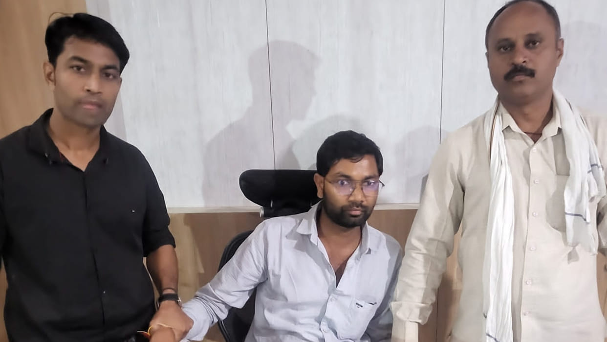 Ujjain News: Patwari of Mohan Barodia arrested taking bribe of Rs 20 thousand