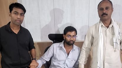 Ujjain: मोहन बड़ोदिया का पटवारी 20 हजार की रिश्वत लेते गिरफ्तार, तहसीलदार के नाम पर मांग रहा था रुपये Ujjain News: Patwari of Mohan Barodia arrested taking bribe of Rs 20 thousand