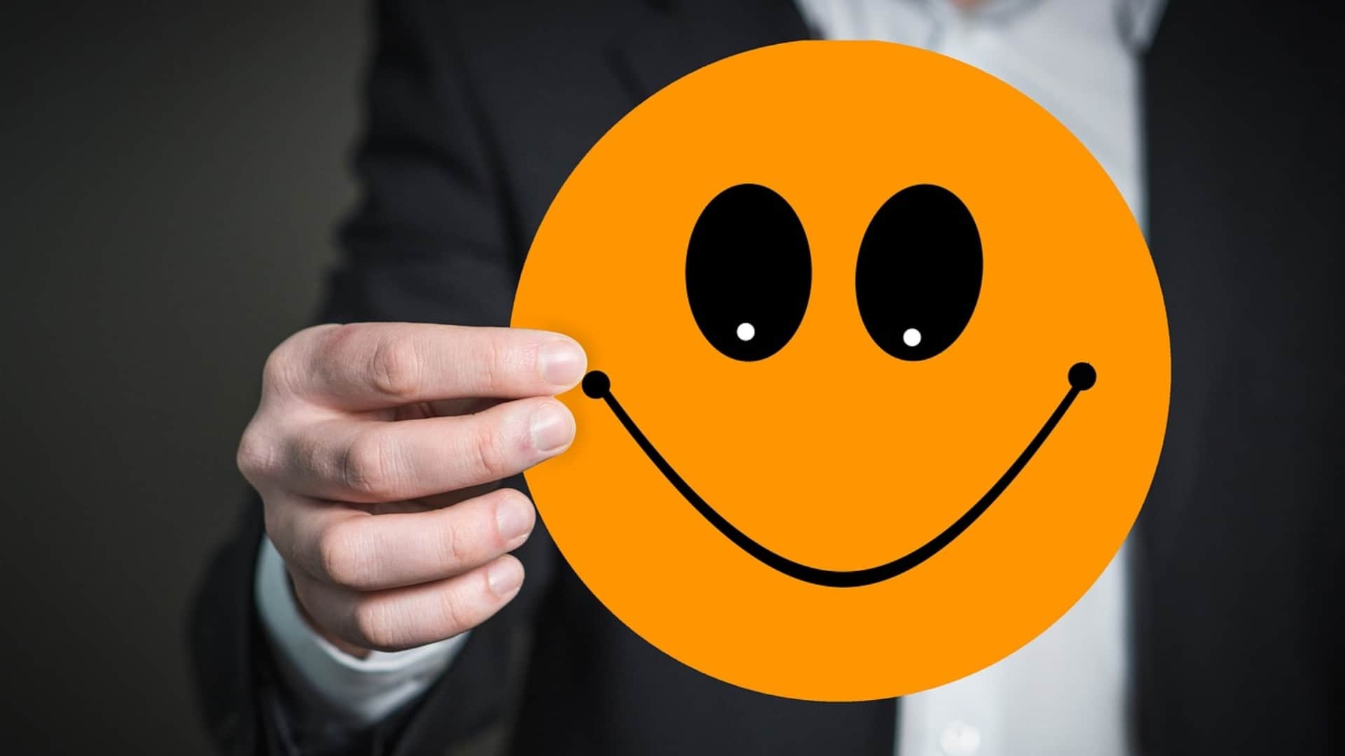 World Smile Day 2023 Who made smiley emoji know the interesting facts and history