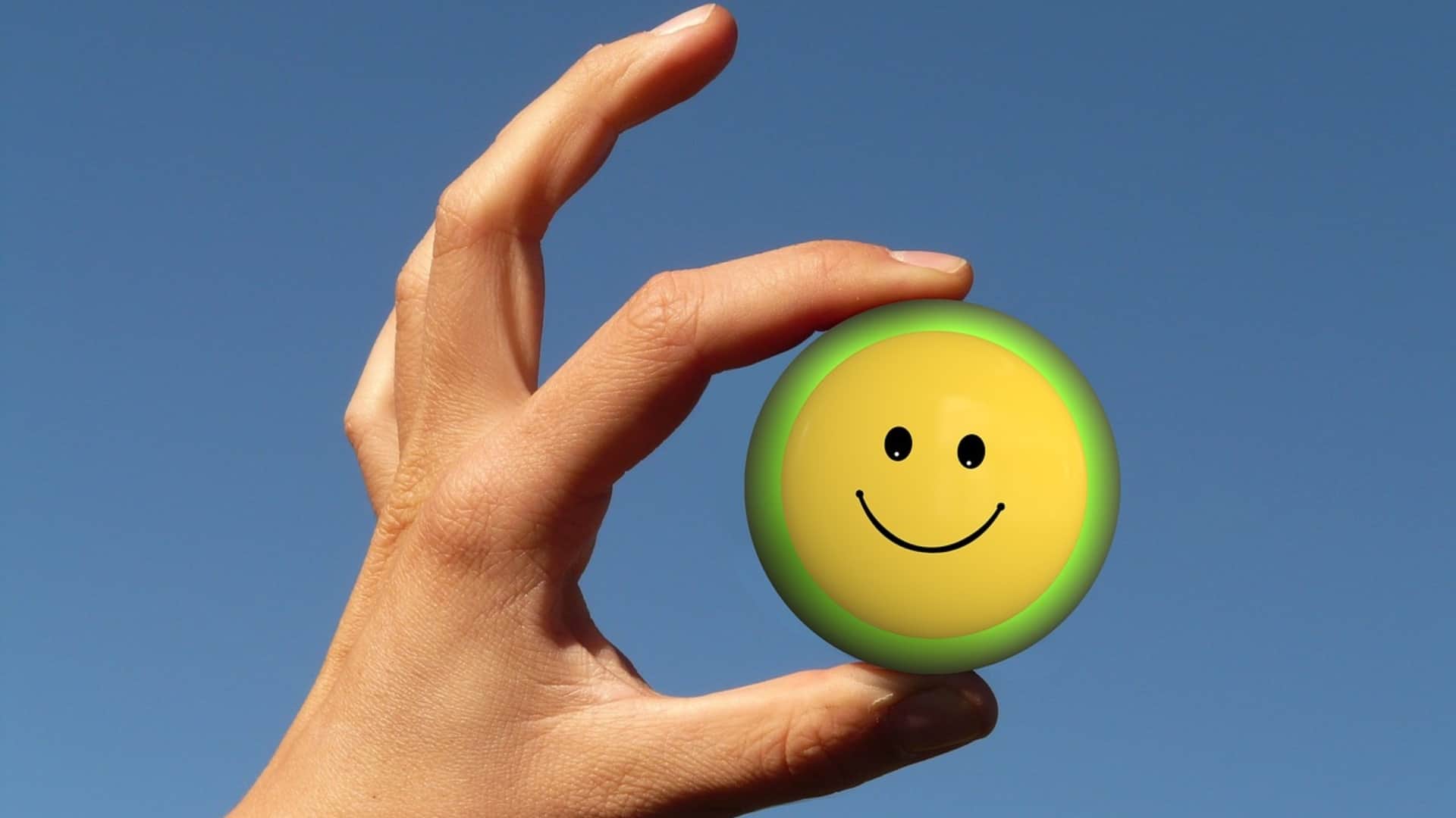 World Smile Day 2023 Who made smiley emoji know the interesting facts and history