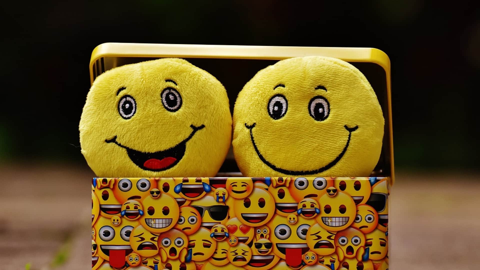 World Smile Day 2023 Who made smiley emoji know the interesting facts and history