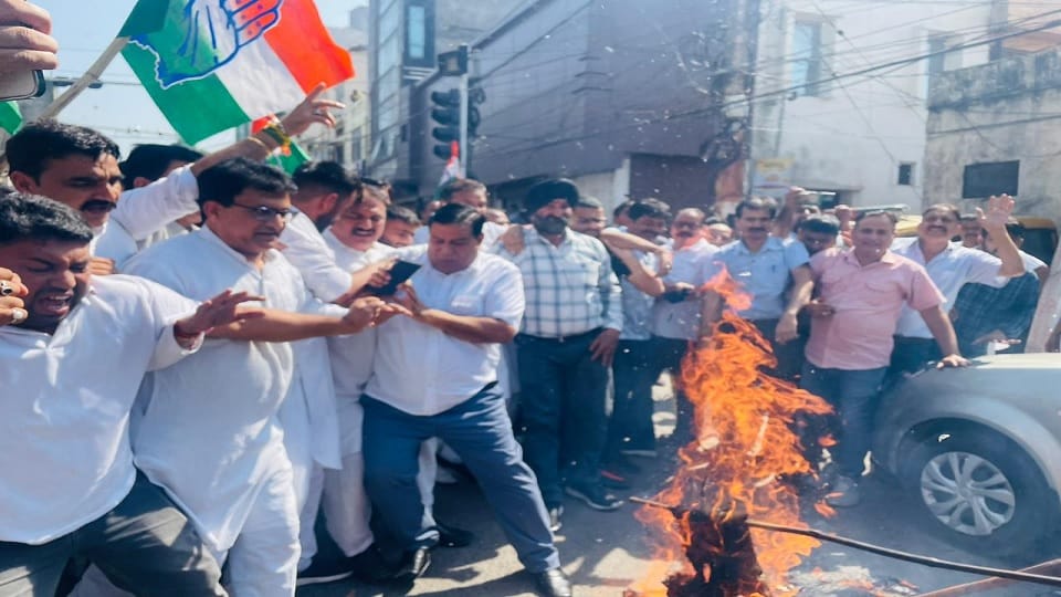 Congress leaders protested in Delhi and Jammu over comparison of Rahul with Ravana