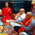 मां भद्रकाली शक्तिपीठ  में पूजा अर्चना करते भारतीय नौसेना के प्रमुख एडमिरल आर. हरि कुमार।