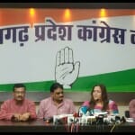 प्रेस कॉन्फ्रेंस लेतीं एआईसीसी मीडिया को-ऑर्डिनेटर राधिका खेरा