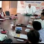 समीक्षा बैठक लेते उपमुख्यमंत्री बृजेश पाठक