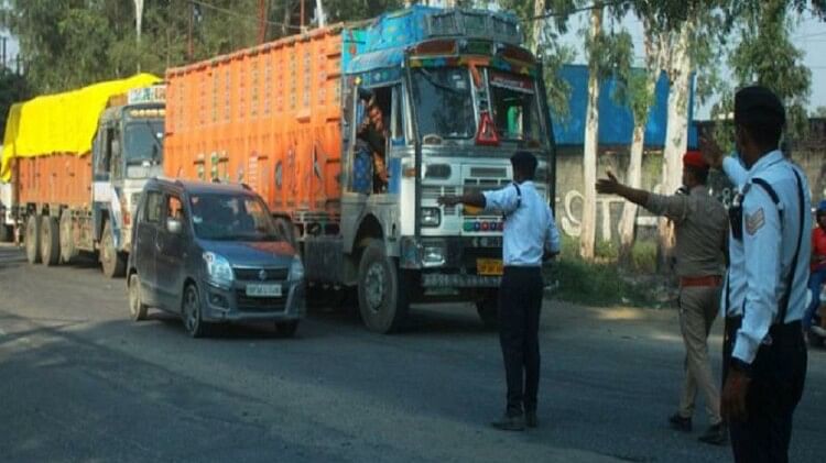 मुरादाबाद: संभल मार्ग एक माह के लिए बंद, ट्रैफिक पुलिस ने लगाई बैरिकेडिंग, अब वैकल्पिक मार्गों से ही आवाजाही