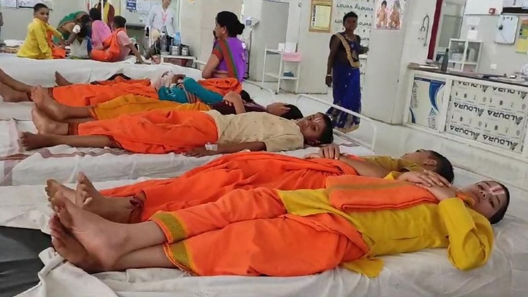 Katni News: 13 children became victims of food poisoning after eating Khichdi