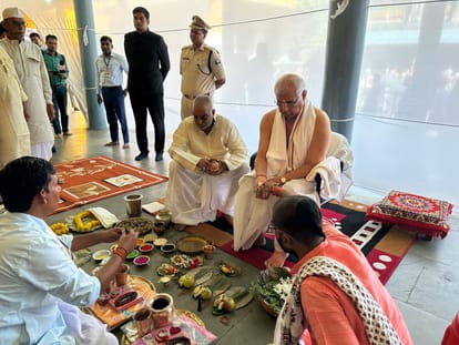 Pitru Paksha 2023: Governor Rajendra Arlekar reached Vishnupad temple, performed Pind Daan, Gaya news, Bihar