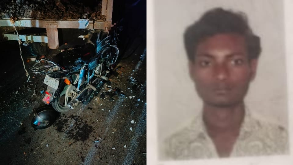 Man dies due to bike rams into trolley parked on road in Lakhimpur Kheri