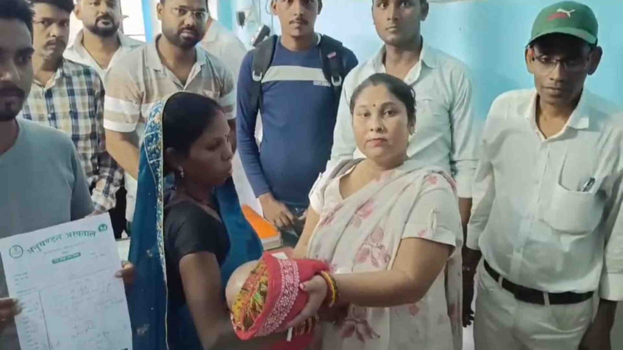 Parents threw five month old child on the road in Bettiah