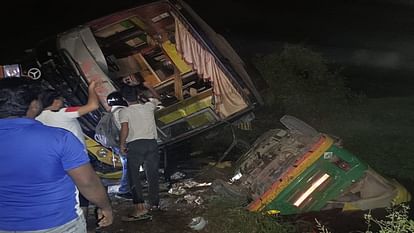 Bus full of passengers overturned on NH 9 after climbing on divider 15 people injured