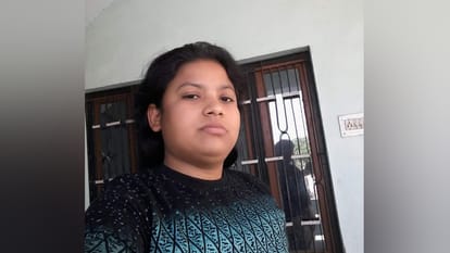 छात्रा ने दी जान: ईयरफोन लगाया... तेज गाना बजाया और ट्रेन के आगे हो गई खड़ी; टक्कर से 20 फीट उछलकर दूर गिरी Girl Student commits suicide in Kanpur she was preparing for competitive exams