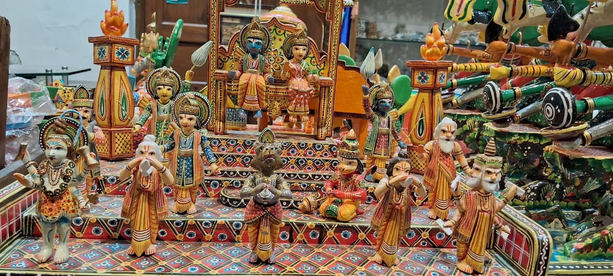 Ram Darbar in Ayodhya will be decorated with wooden statues and masks prepared in Kashi