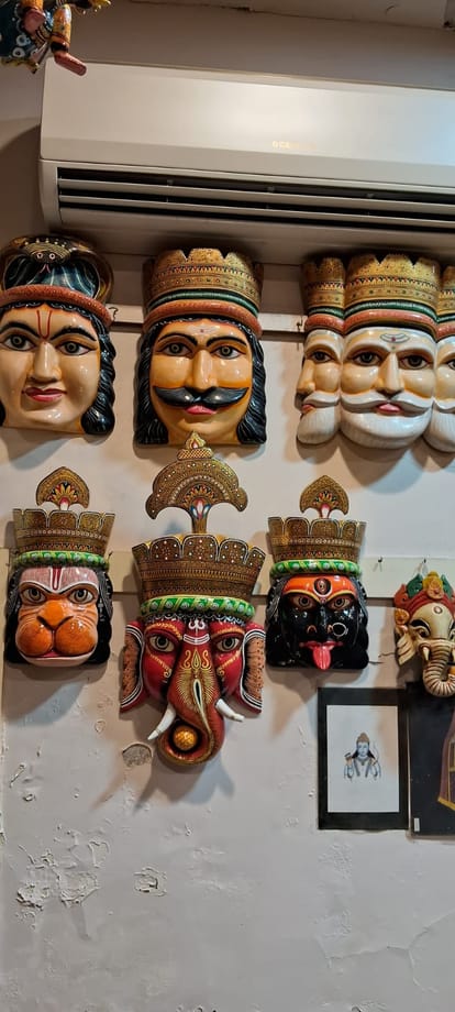 Ram Darbar in Ayodhya will be decorated with wooden statues and masks prepared in Kashi