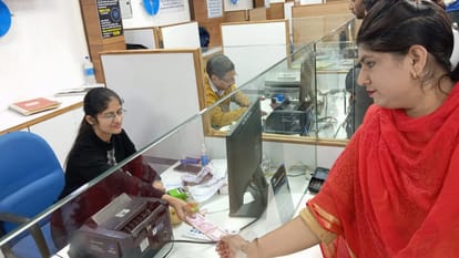 Shimla News: दो हजार के नोट बदलने के लिए बैंक पहुंच रहे लोग, आज अंतिम दिन Today Last Date To Exchange 2000 rupee Notes At Banks in Shimla Himachal Pradesh