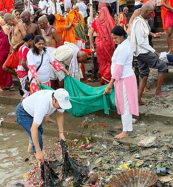 Cleaning Of Ganga Is Worship Of Ganga Echoed At Rajghat Namami Gange Started Cleaning Campaign 0758