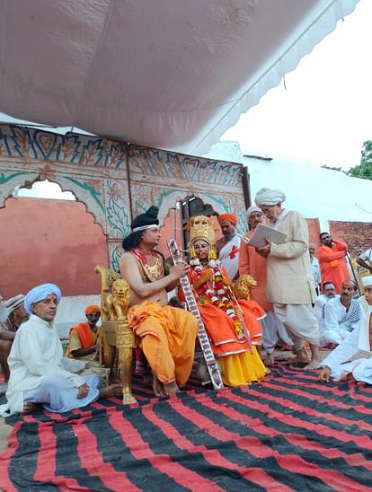 16th day of Ramlila of Ramnagar: Indra's son in the form of a crow pecked at the feet of mother Sita