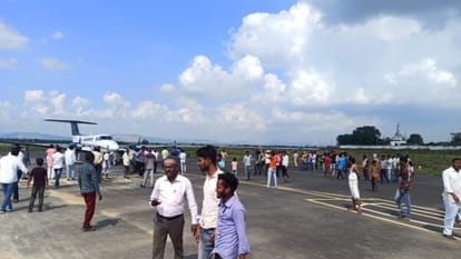 Singrauli News : सिंगरौलि हवाई पट्टी पर ट्रायल रन पूरा, भोपाल से उड़कर सिंगरौली पहुंचा प्लेन, ग्रामीण हुए खुश